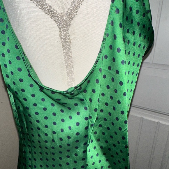 Dalia Collection Green with black polka dots sleeveless drop neck blouse - Picture 4 of 7